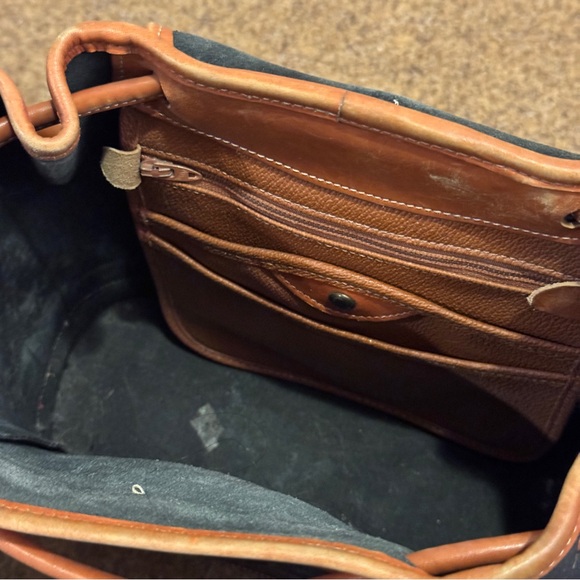 Dooney & Bourke All Weather Leather Collection: Dover Carrier Bag Vintage - Picture 10 of 15